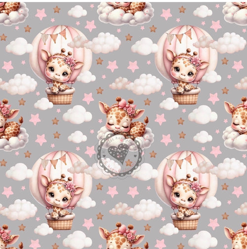 Baby-Giraffe-Weiß-beige-grau